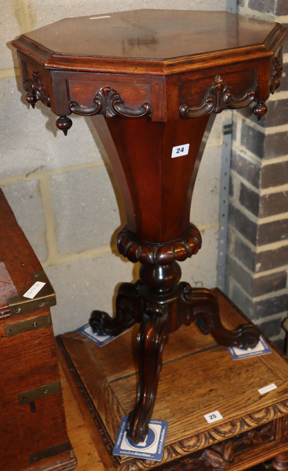 A Victorian rosewood trumpet tripod work table, W.43cm, D.43cm, H.72cm